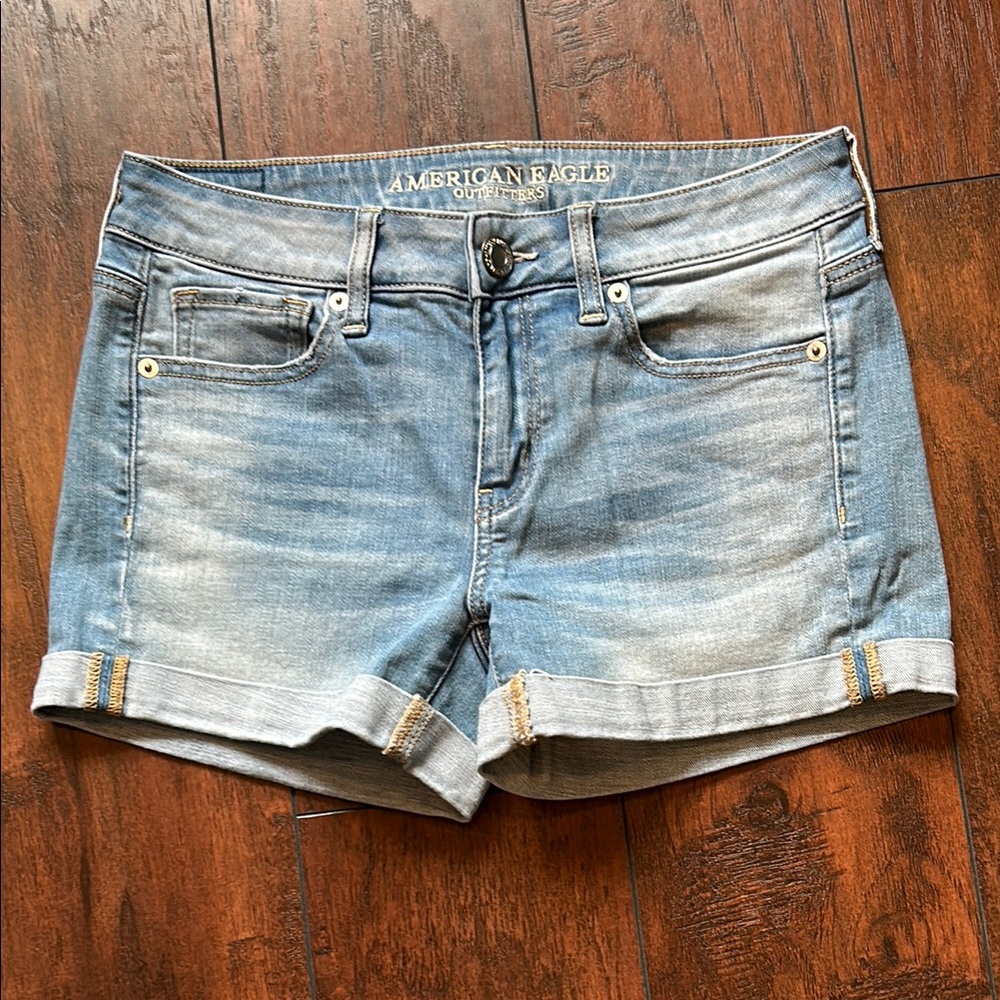 American Eagle Super Stretch Light Wash Denim Shorts, size 4